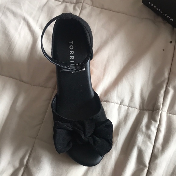 Torrid black knot wood platform shoes - Picture 5 of 7